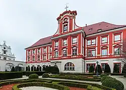 South wing, side of Nankier square