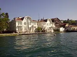 A group of seaside residences in Paşabahçe