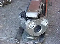 Swiveling head detail