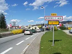 The road into Grésy-sur-Aix