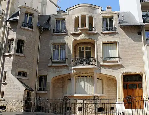 Hôtel Mezzara (1910–1911), exterior view.