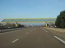 The rest area footbridge, over the A6, in Venoy