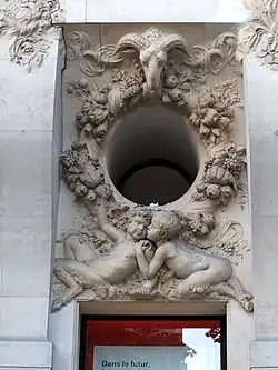 Art Nouveau bucranium, façade of Hôtel Élysée Palace, Paris, architect Georges Chedanne and sculptor Paul Gasq, 1897–1899