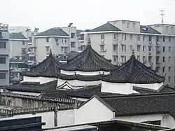 A color picture of the structure of the Phoenix Mosque in Hangzhou. Shows the three-domed structure of the mosque with a large central dome and two surrounding dome.
