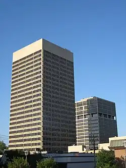 Pierre_Laclede_Center_from_the_SW