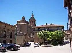Main square. At the back, church of La Asunción