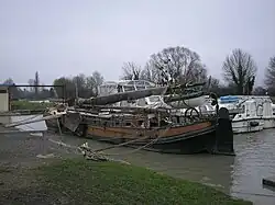 The port at La Chapelle-Montlinard