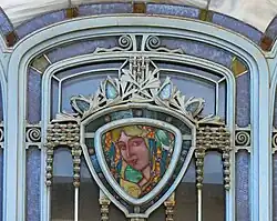 Ginkgo leaf decoration at top ofdoor of École de Nancy museum