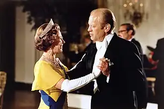 Elizabeth II wearing the Kokoshnik Tiara while dancing with President Ford at the White House in 1976