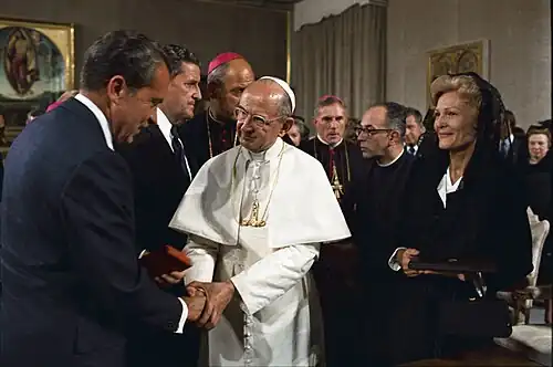 Richard Nixon shaking hands with Pope Paul VI