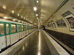 MF 67 at Porte de la Chapelle's now removed central track.