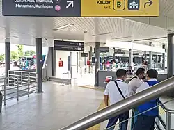 Linkway to western platform