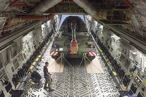 Dutch howitzer being transported to Afghanistan (2006)