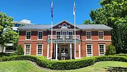 Australian architecture is characterised largely by an international style with moderate alterations, such as the colonial style R.G. Menzies House in Canberra. This is a modern recreation of early American Colonial.