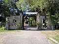 Gate system to the manor farm, from the Knohllweg