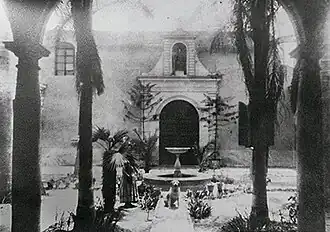 Patio with fountain