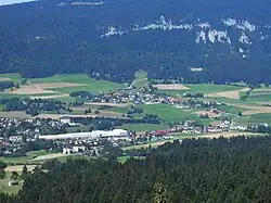 Loveresse village (center) and surrounding municipalities
