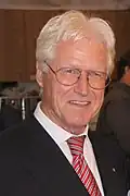 In Tempest: , :de:Rolf Bähr