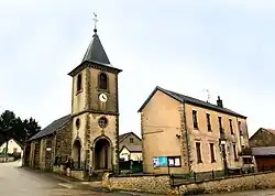 The church and town hall in Romange