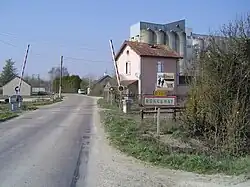 The road into Roncenay