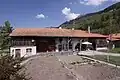 Rangée d’habitations et ruraux