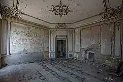 A royal bedroom (2019)