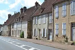 Houses on the main road in Champlemy
