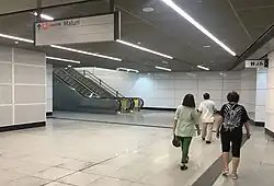 Escalators at concourse paid area to the linkway