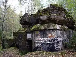 Bunker Sk16 (2009). The modern Finnish graffiti reads: They sacrificed their lives for the country in the struggle for freedom.