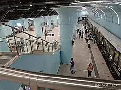Mezzanine stairs looking down to Yuanshan Xikeng-bound platform