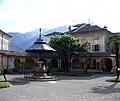Square of the Basilica, La fontana e la chiesa del S. Sepolcro