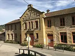 The town hall of Saint-Bonnet-le-Troncy