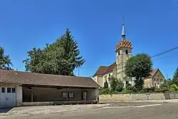 The wash house and church in Saint-Broing