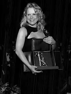 Gilda upon winning the Sanremo Music Festival 1975