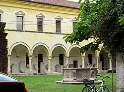 Santa Corona Church – Convent cloister