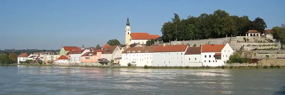 Schaerding Inn Promenade, showing walls