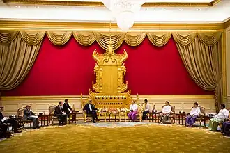 The main room where to meet the first class visitors