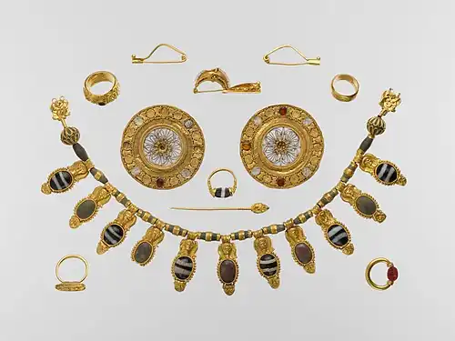 The Vulci set of jewellery; early 5th century; gold, glass, rock crystal, agate and carnelian; various dimensions; Metropolitan Museum of Art (New York City)