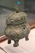 Chinese bronze vessel with a double-sided owl shape — 2