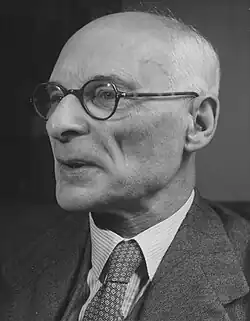 Clack and white portrait photograph of an elderly Alexander Carr-Saunders