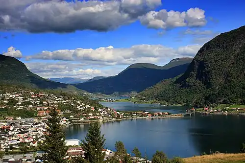 Sogndalsfjorden and Barsnesfjorden.