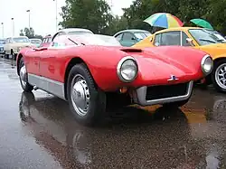 Saab Sonett mk1 used the MF layout by turning the engine and running it "backwards".
