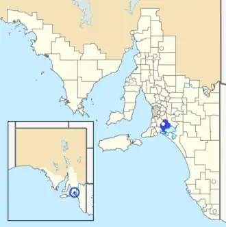 The District Council of Strathalbyn (blue) as it was in 1970, prior to merging with the Corporate Town of Strathalbyn (marked by a circle)