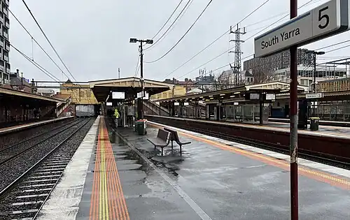 Southbound view from South Yarra platform 5, facing towards platforms 4, 3 and 2