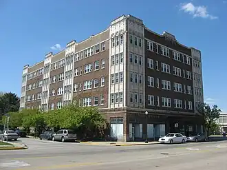 Image 1An apartment hotel in Hammond, Indiana (from Apartment hotel)