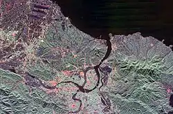Radar imagery of the Taipei Basin showing the Erchong Floodway as light navy blue in the centre, and the Tamsui River in dark navy blue to the right, completely surrounding Sanchong and Luzhou Districts.