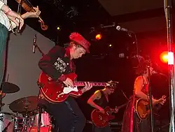 Mathus playing guitar with the Squirrel Nut Zippers in San Francisco, 2008