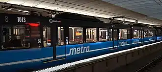 MetroLink train at 8th & Pine station