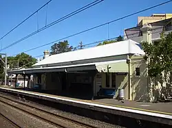 Station building on platform 3