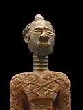 Détail de statue à scarifications[3]